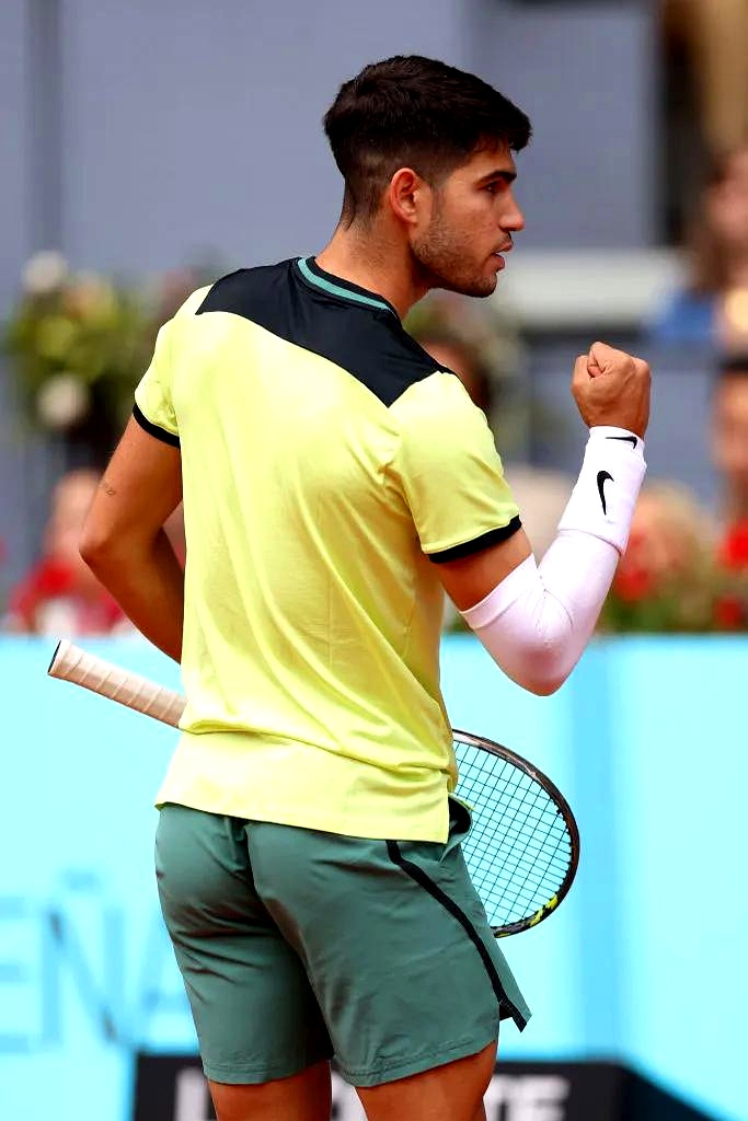 包含里程碑夜那不勒斯豪取连胜，欧联转会期刷纪录，更衣室稳定，数据趋势出现新变化的词条